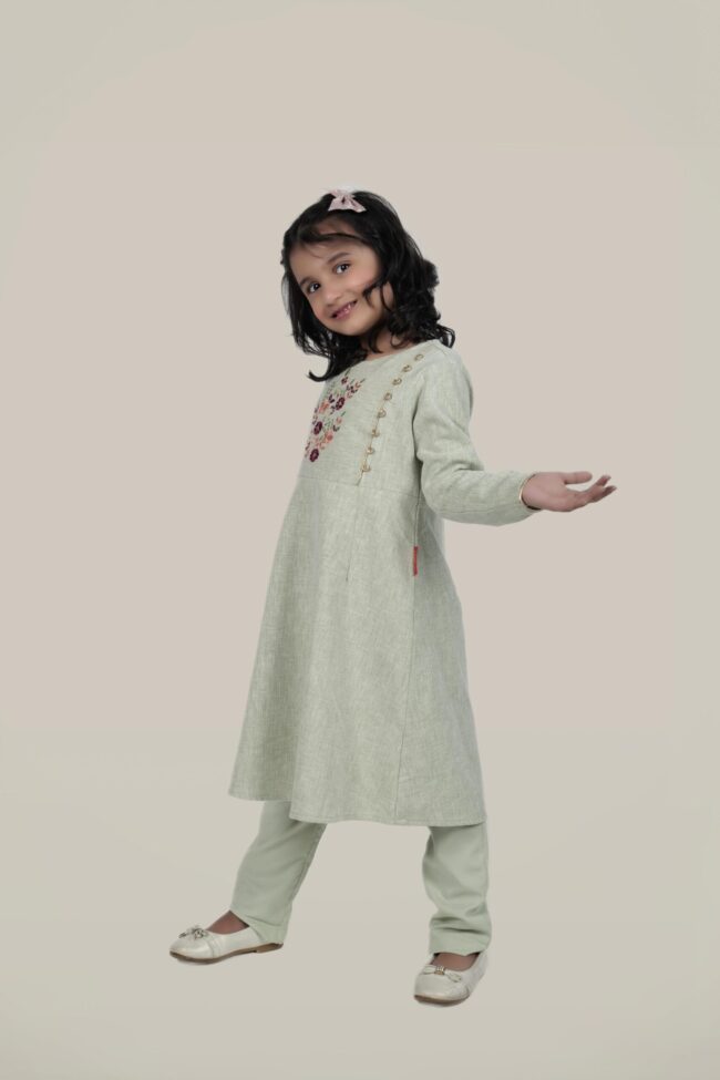 Kids Light Green Jute Wool Embroided A Line Kurta With Pashmina Pant - Image 4