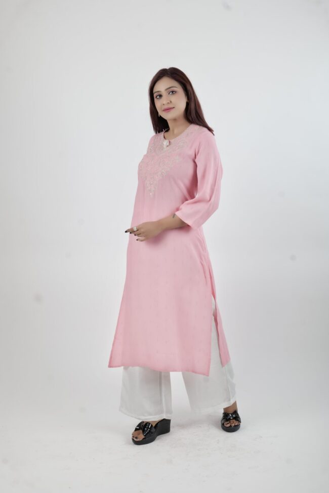 Women Pink Straight Kurta With Thread Embroidery Work - Image 7