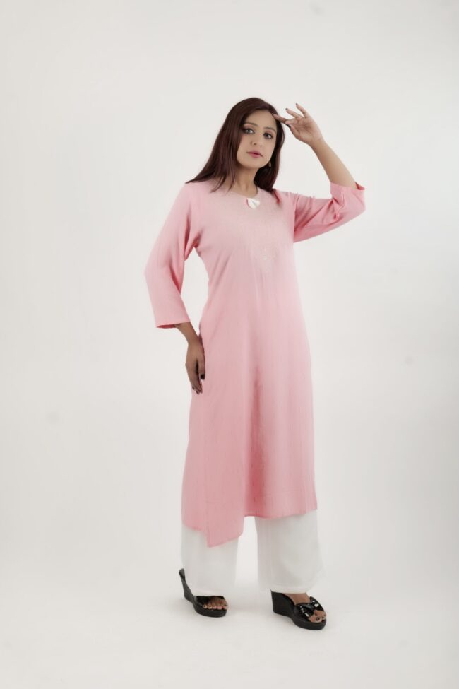 Women Pink Straight Kurta With Thread Embroidery Work - Image 3