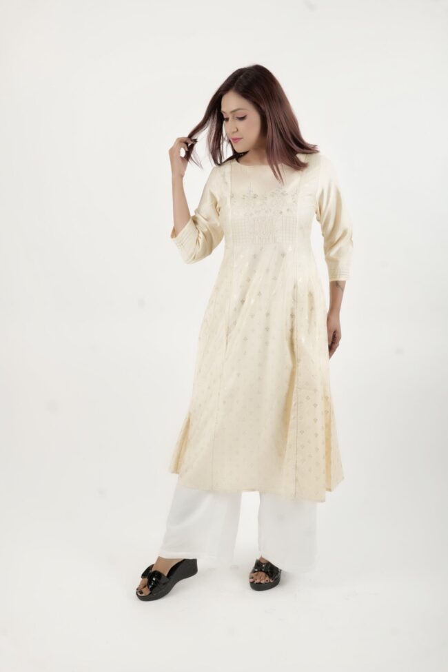 Women Cream Embroidered Kurta With A Line Hemline Detailing - Image 4