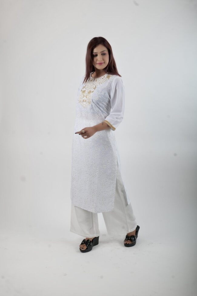 Women White Straight Kurta With Golden Embroidery Work - Image 6