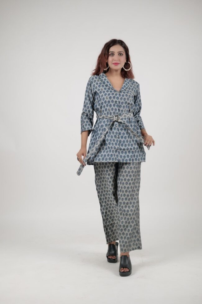 Women Grey Color Muslin Printed Co-Orde Set with Belt