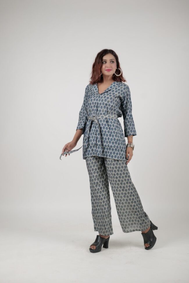 Women Grey Color Muslin Printed Co-Orde Set with Belt - Image 7