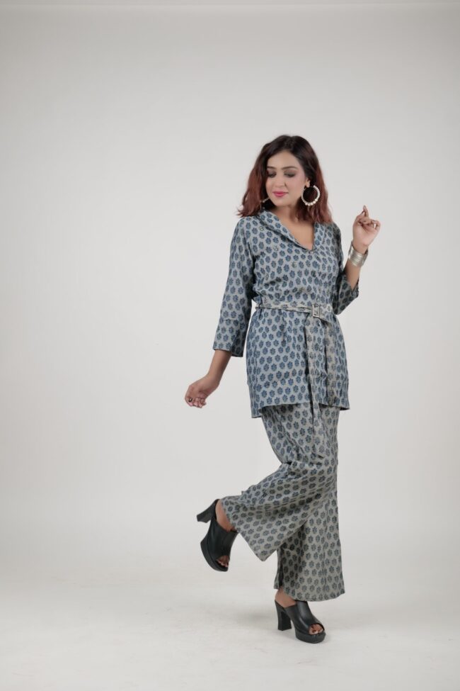 Women Grey Color Muslin Printed Co-Orde Set with Belt - Image 6