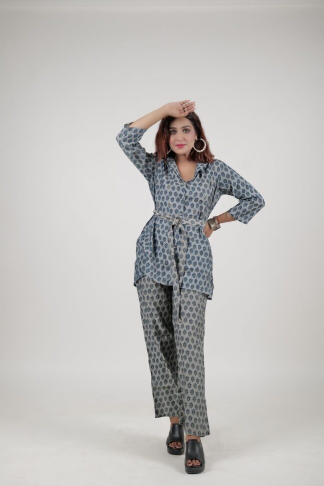 Women Grey Color Muslin Printed Co-Orde Set with Belt - Image 5